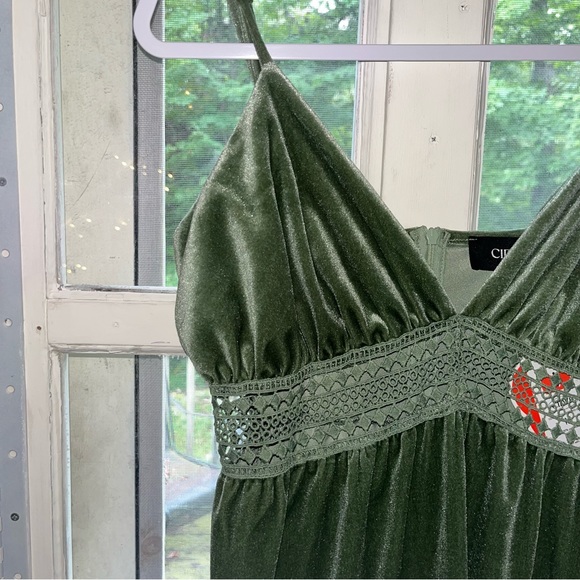 Green velvet dress with lace cut outs NWT - Picture 3 of 3